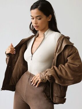 Joah Brown Half Zip Mock Neck In Dune Rib S/M